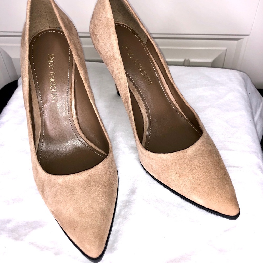 NWOT Enzo Angiolini Suede Taupe/Nude Pumps